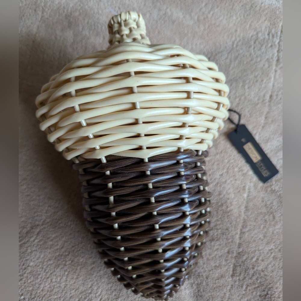 Becky Owens | Acorn Decor. 6x10